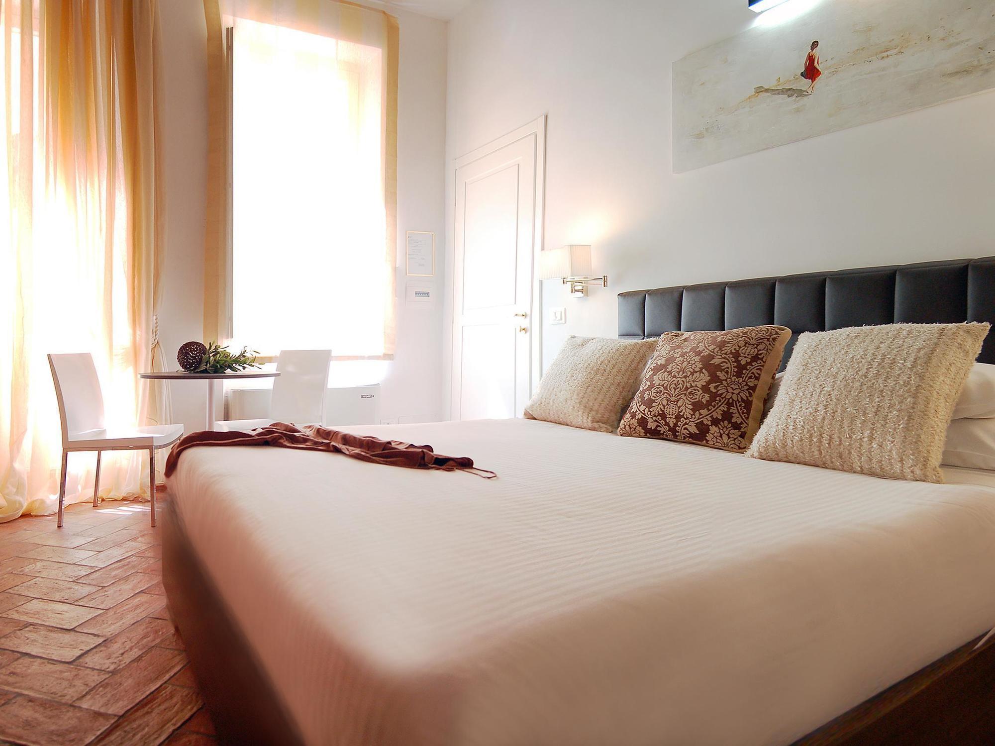 Navona Luxury Aparthotel 2*