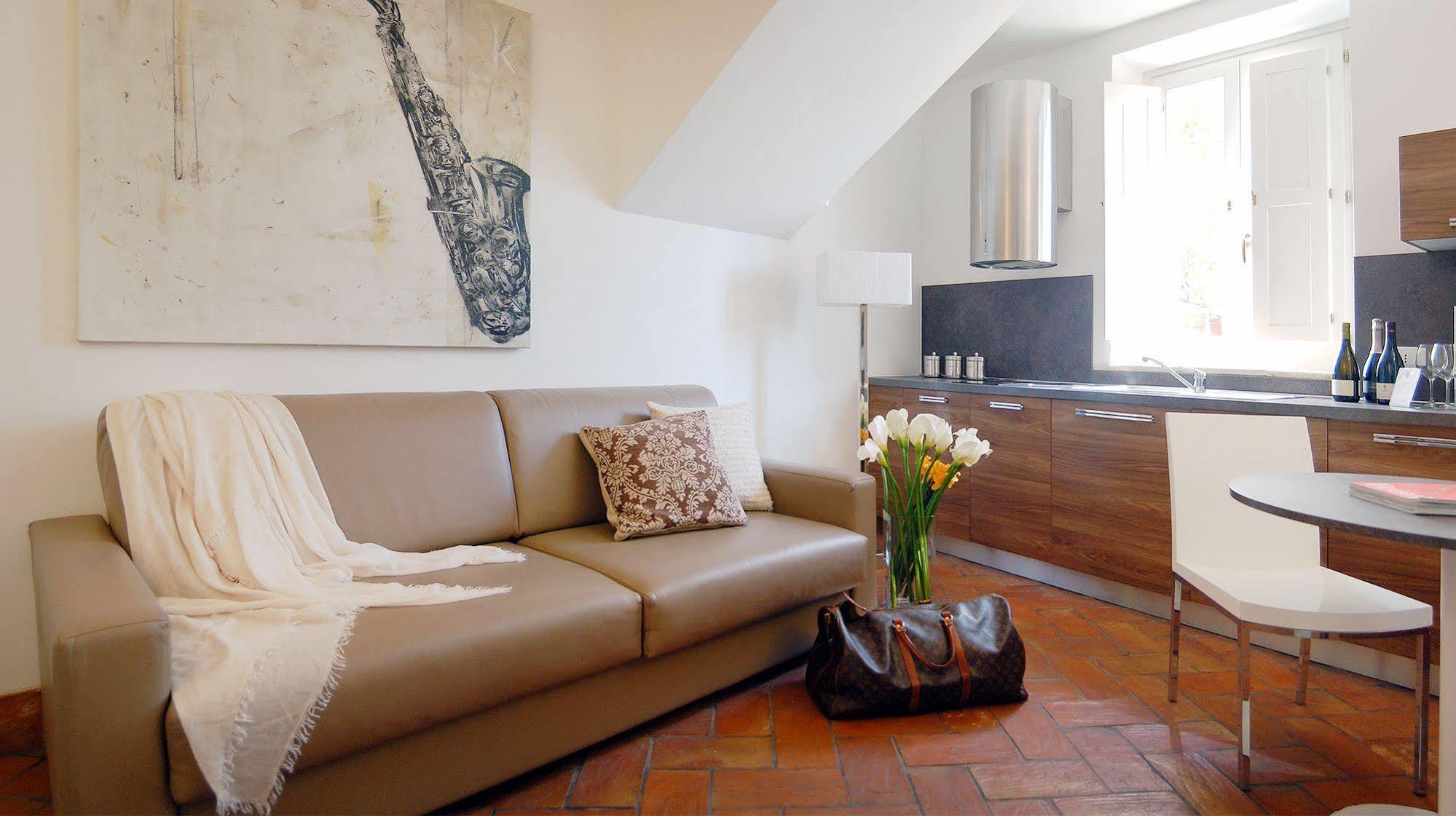 Navona Luxury Aparthotel 2*