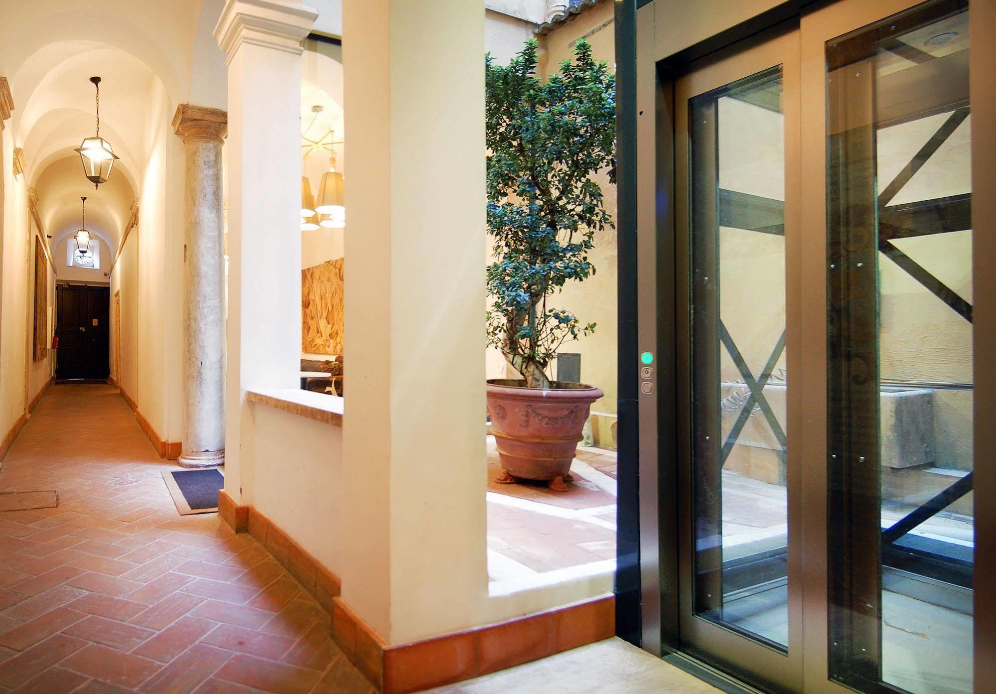 Aparthotel Navona Luxury 2*