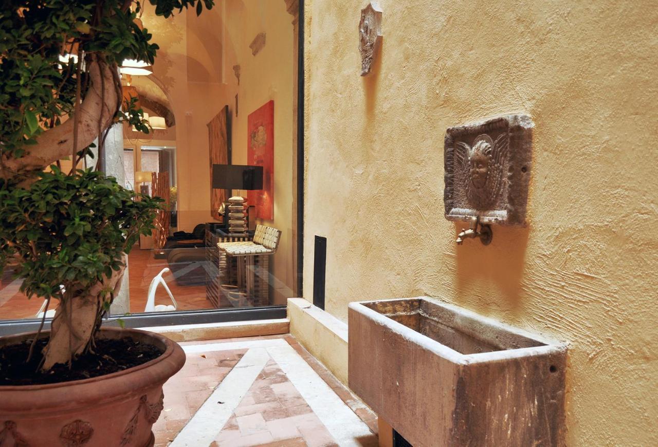 Navona Luxury Aparthotel 2*